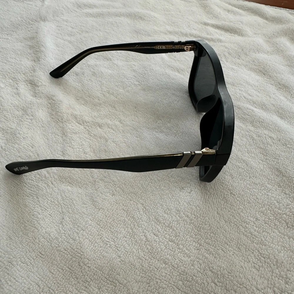 Blenders Black Polarized Sunglasses - Picture 4 of 5